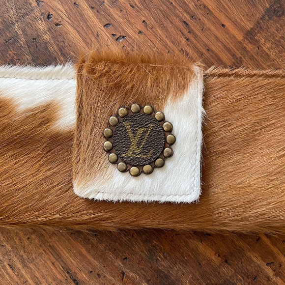 New Keep it Gypsy cowhide Large Wallet - Picture 1 of 6